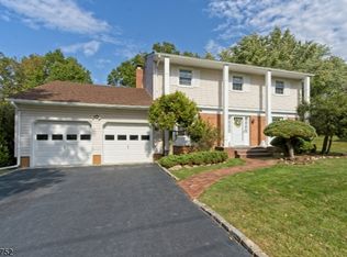 3 Beechtree Rd, Roseland, NJ 07068