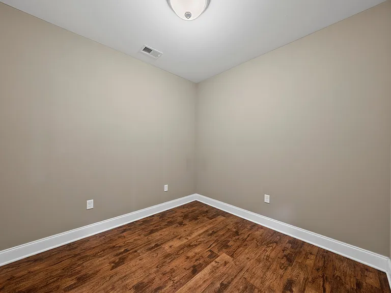 Mount Victor Olde Towne Luxury Apartments — Photo 39