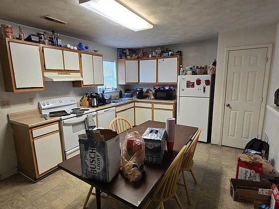 2nd image of 423 Laurence Ln