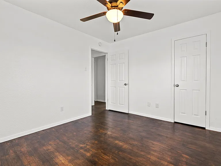 4524 Collins Ave — Photo 6