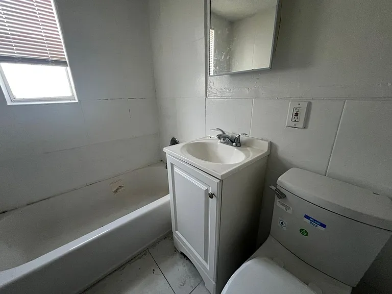 St George Apartments — Photo 43