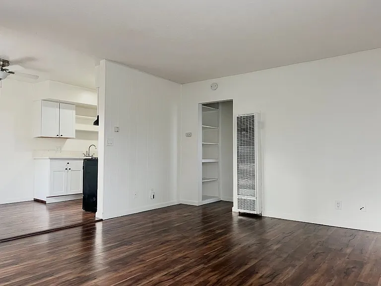 Bright 2 bed 1 bath in Pacific Beach — Photo 8