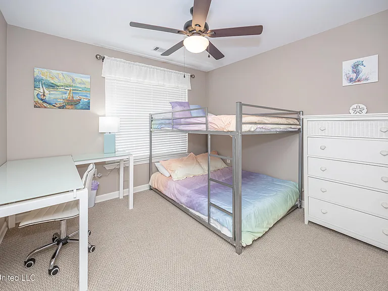2421 Beachview Dr — Photo 17
