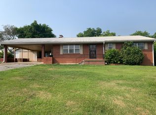 800 6th St, Etowah, TN 37331