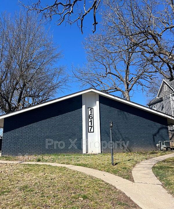 1st image of 1617 N Jefferson Ave Unit 3