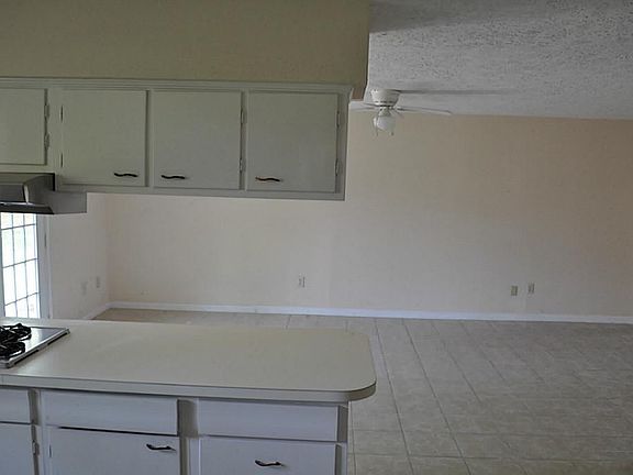 4th image of 704 Elmwood Dr