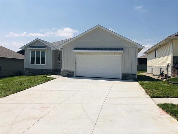 3rd image of 4272 Fieldcrest Dr