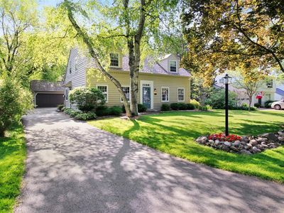 8336 N Links Way, Fox Pt, WI, 53217