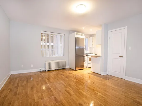 2367 Queen St E #9, Toronto, ON M4E 1H2