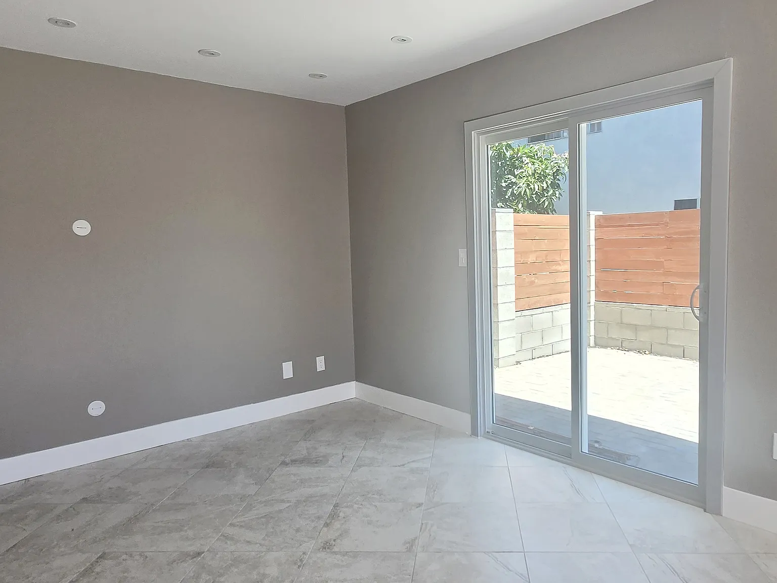 3 bed, 2.5 bath, 1400 sqft, $4,000 — Photo 3