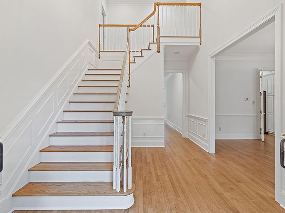 3rd image of 3284 Bedford Ln