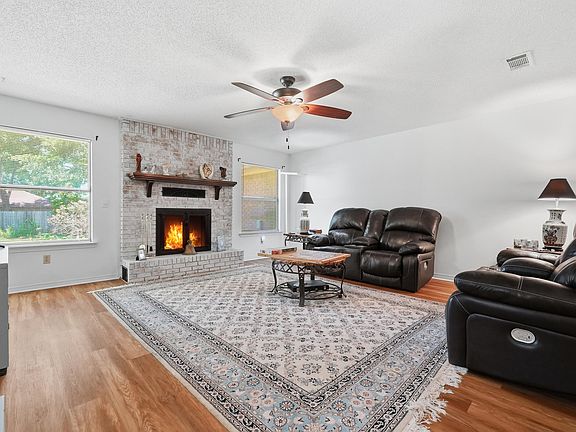 3rd image of 128 Twin Oak Dr