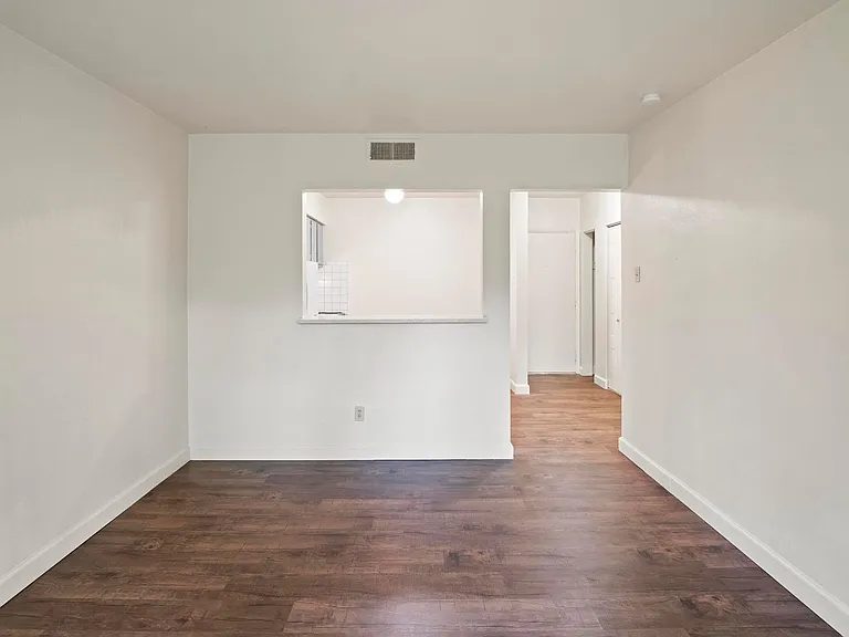 Westport Edge Apartments — Photo 14