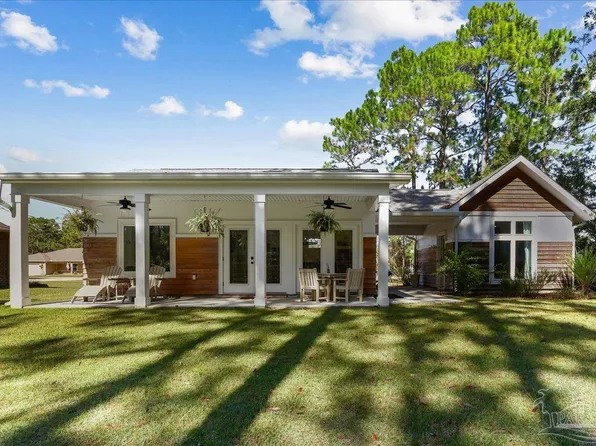 9097 Deer Ln, Navarre, FL 32566