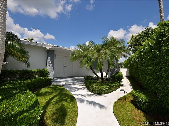5th image of 1045 N Shore Dr