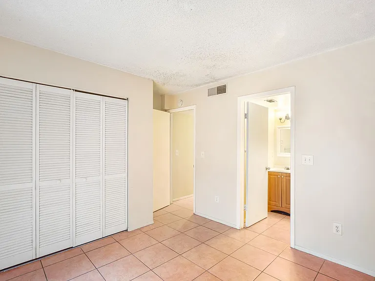 7100 Waterside Dr — Photo 11