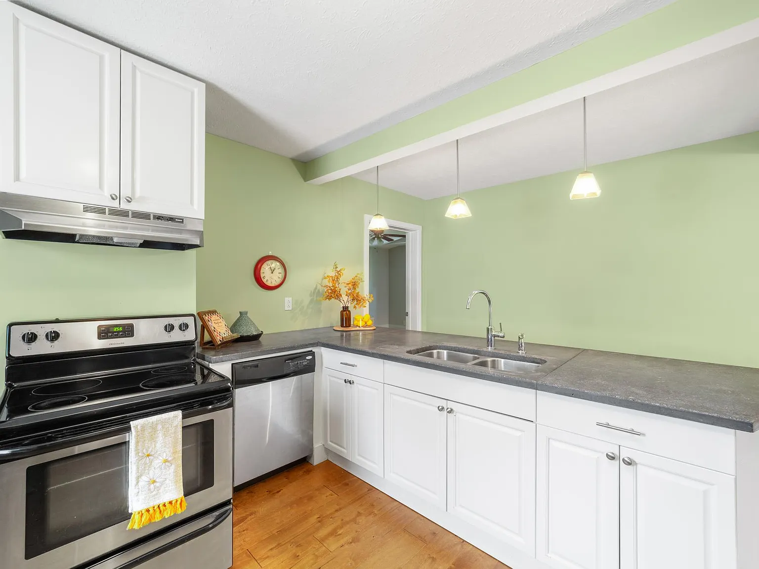 1452 W 116th St — Photo 3