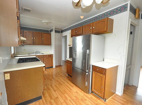 3rd image of 1845 Fargo Ave