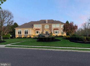 1 Pembrooke Dr, Voorhees, NJ 08043