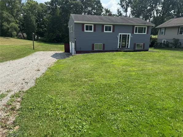 1168 Everbright Dr, Uniontown, OH 44685