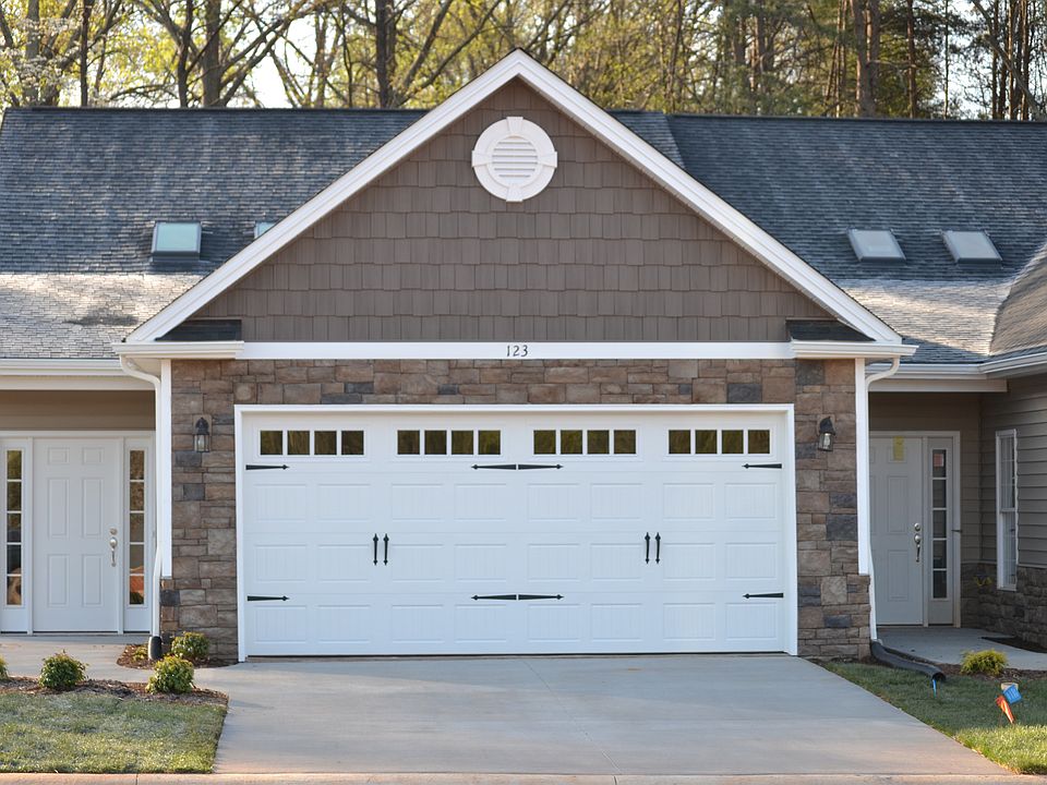 1st image of 129 Chateau Place