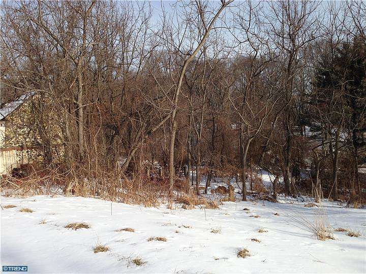 2nd image of 1543 Saint Matthews Rd