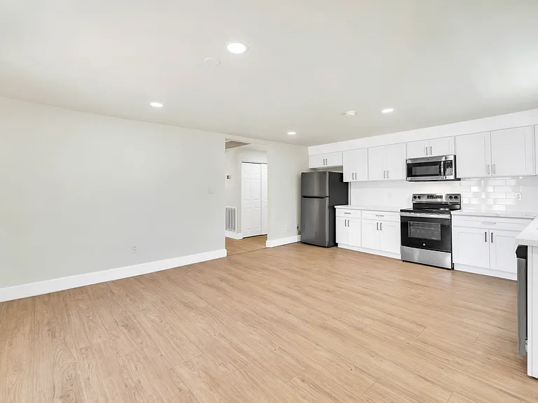 W Fairview Ave — Photo 9
