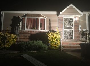 25913 148th Ave, Rosedale, NY 11422