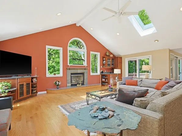 619 Massapoag Ave, Sharon, MA 02067