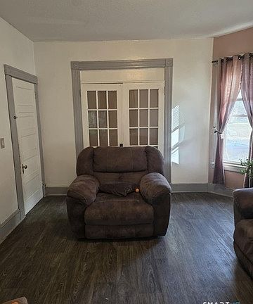 4th image of 37 Capen Street