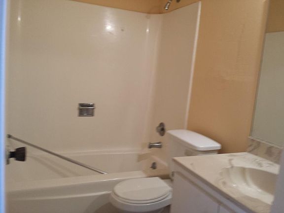 5th image of 227 Castlewood Dr APT 204
