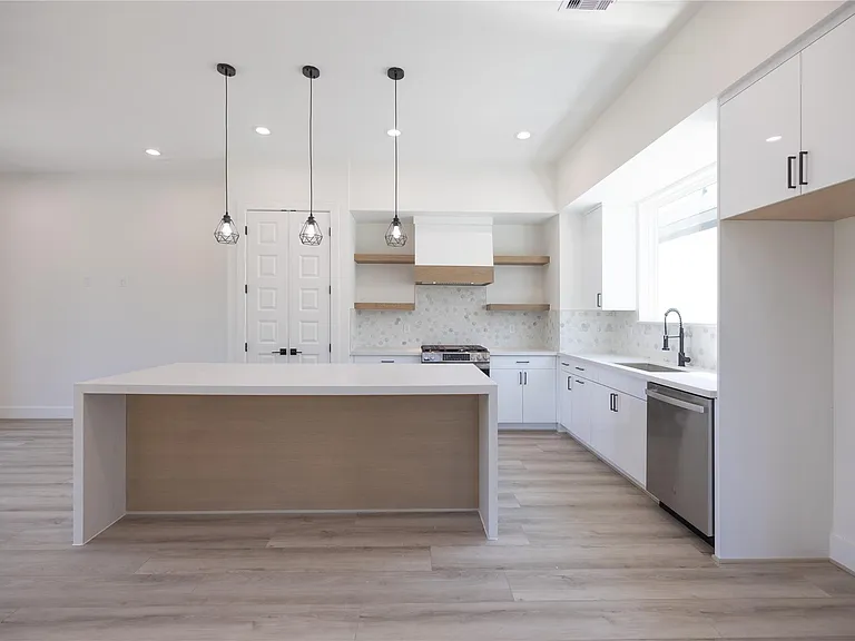 4012 Yellowstone Blvd — Photo 11