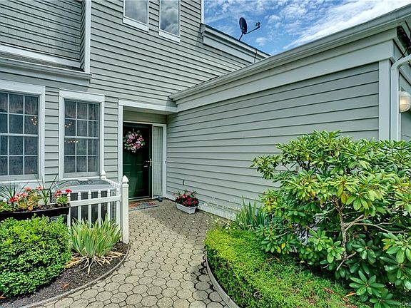 3rd image of 40 Woodlands Dr