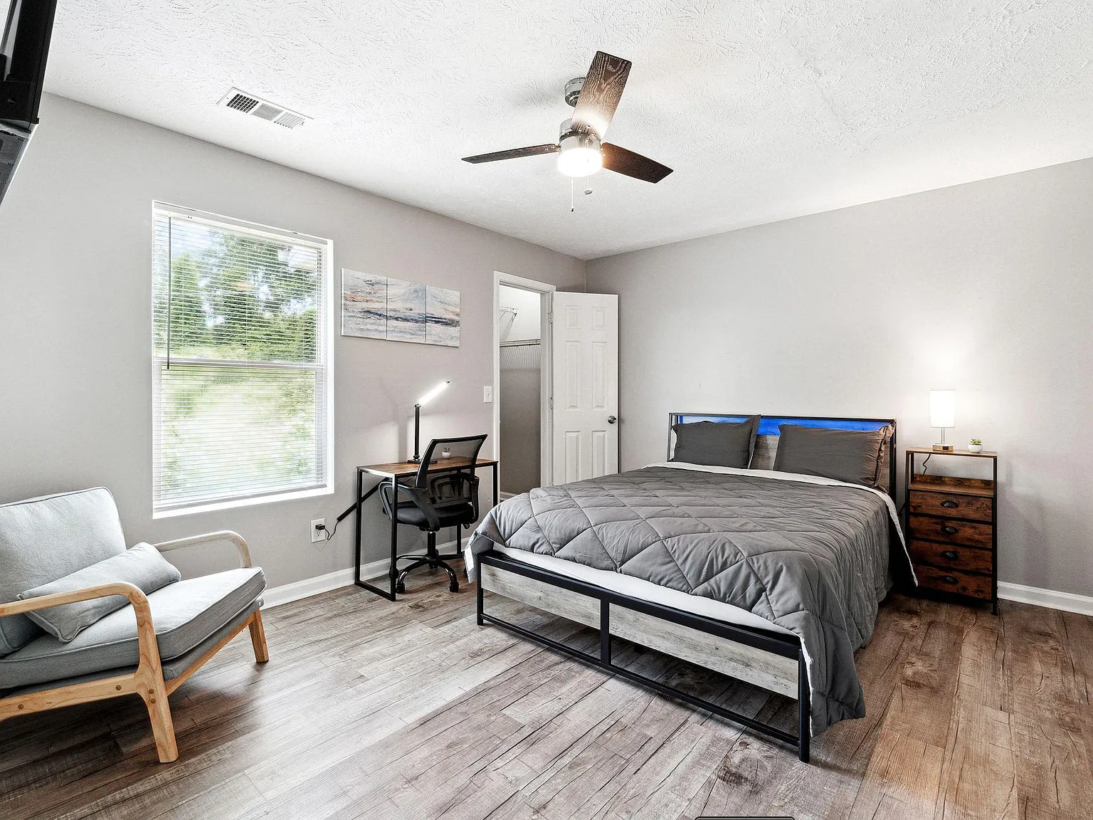 3 bed, 2.0 bath, 1050 sqft, $1,070 — Photo 1