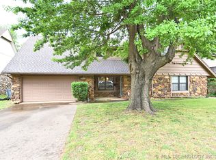 319 Prattwood Dr, Sand Springs, OK 74063