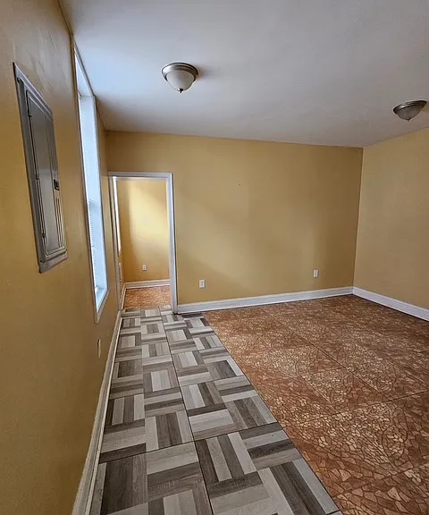 240-42 W Glenwood Ave #1 — Photo 5
