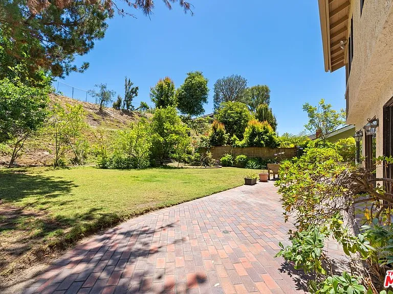 1844 Michael Ln — Photo 31