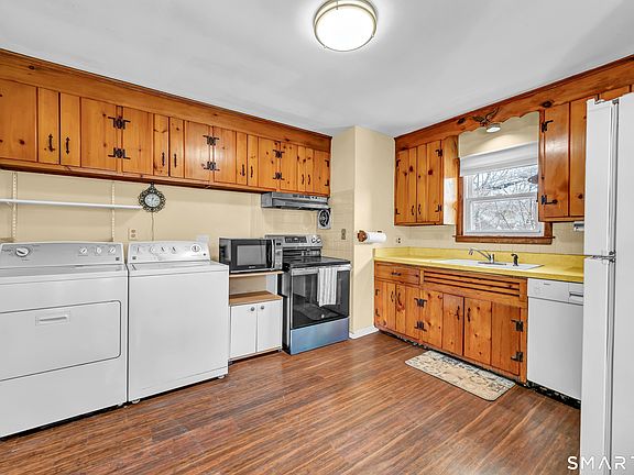 5th image of 64 Golden Hill Road