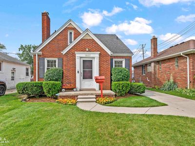 1857 Roslyn Rd, Grosse Pointe Woods, MI, 48236