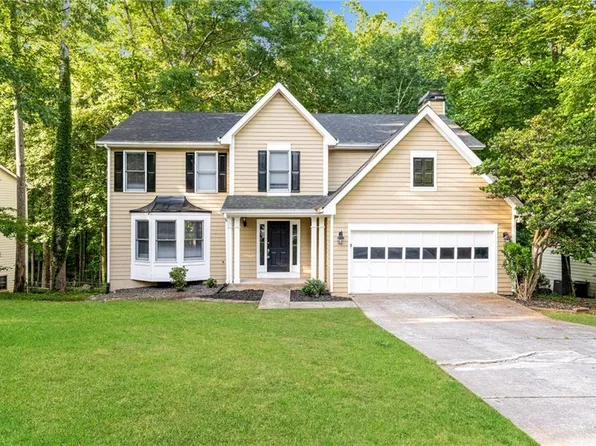 745 Mountain Oaks Pkwy, Stone Mountain, GA 30087