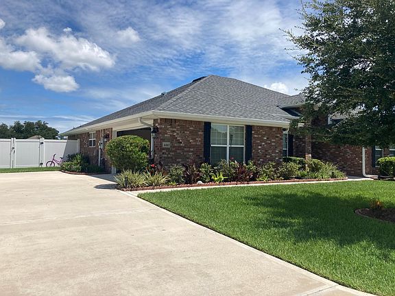 Driveway and side garage