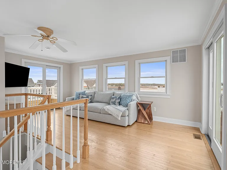 5 Shrewsbury Way — Photo 40