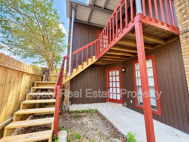 2 bed, 1.5 bath, 1100 sqft, $950 — Photo 2