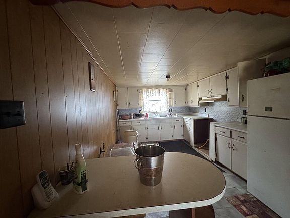 3rd image of 100 Parrish Cir