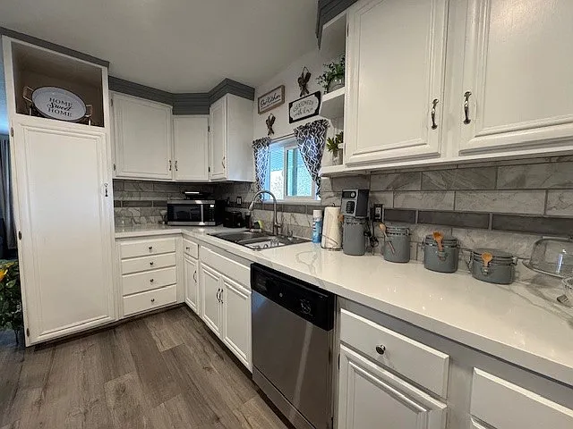 1682 Colina Dr — Photo 24