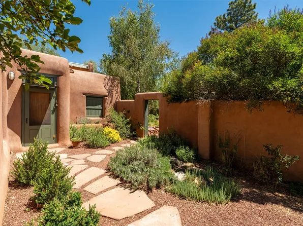 22 La Vega, Lamy, NM 87540