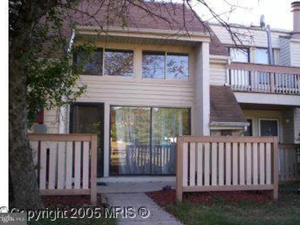1046 Warwick Ct, Sterling, VA 20164