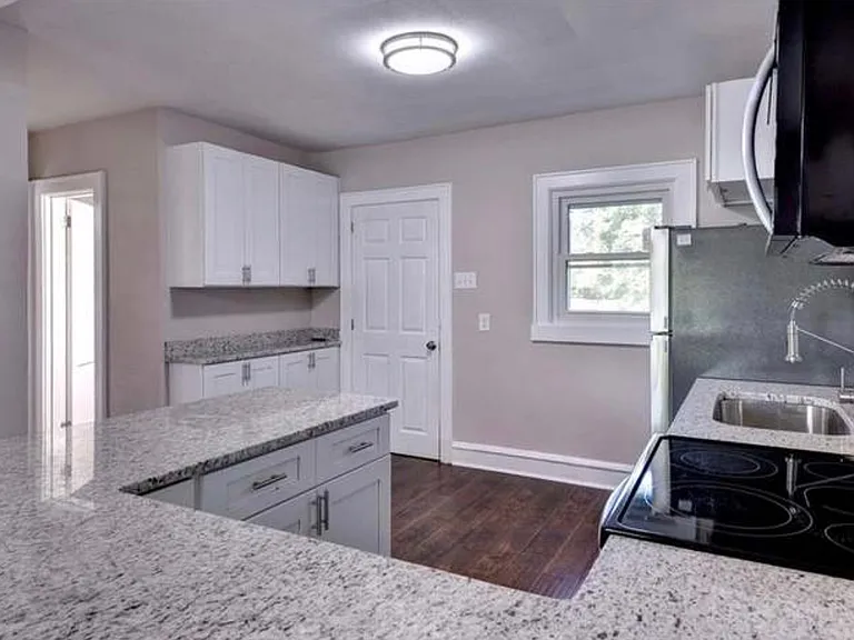 255 Lasalle Ave — Photo 10