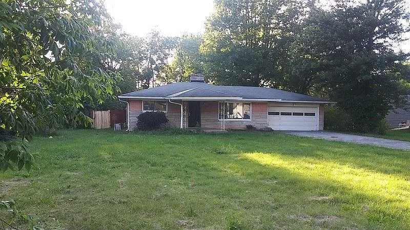 4050 Wallace Ave photo 1