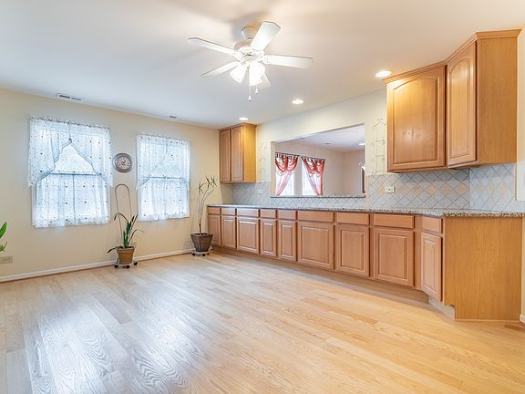 4th image of 4617 Willow Ln